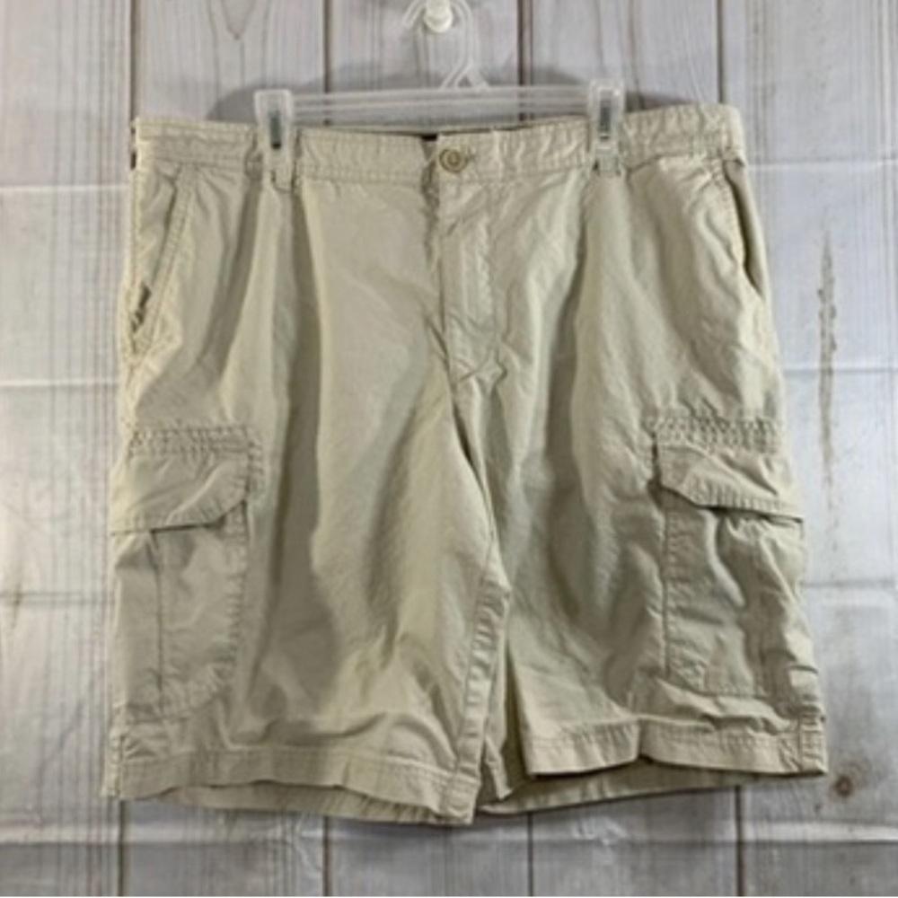 Izod Beige Cargo Shorts Size 40